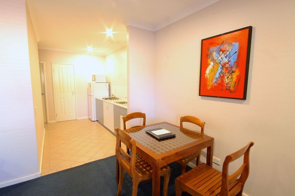 Bunbury Apartment Motel Apartment, 2 Bedrooms, Non Smoking, Kitchenette 8