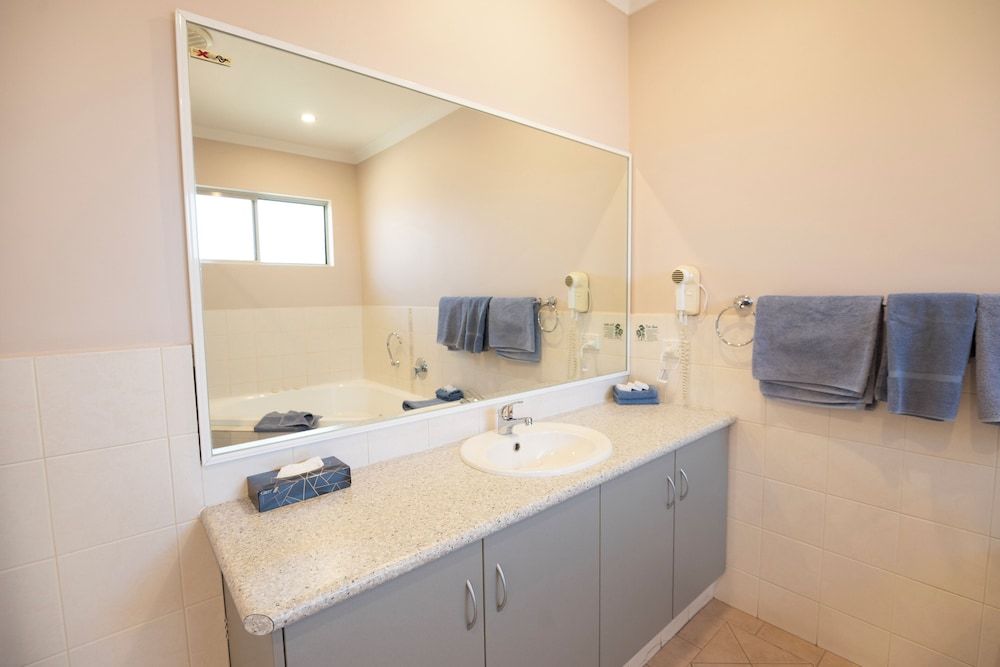 Bunbury Apartment Motel Apartment, 2 Bedrooms, Non Smoking, Kitchenette 11