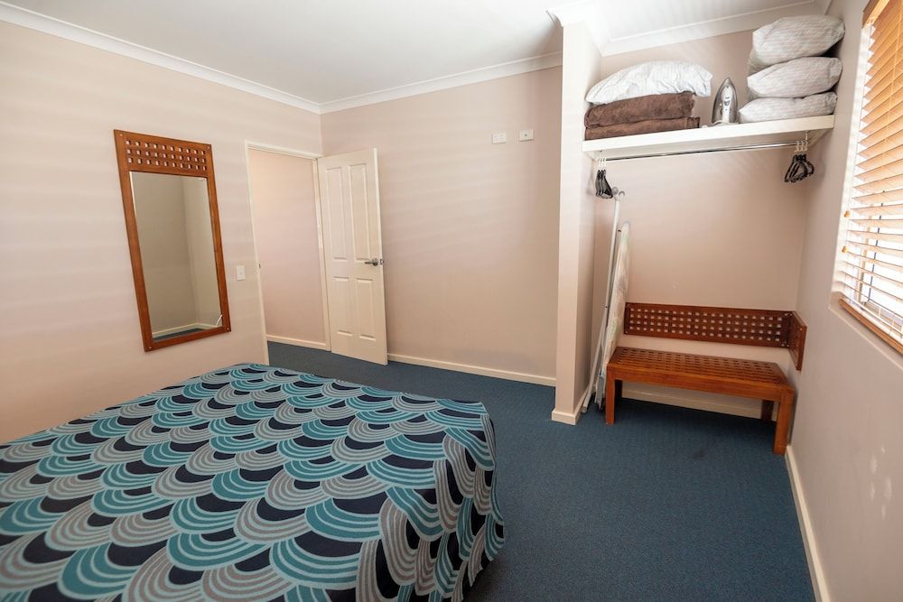 Bunbury Apartment Motel Apartment, 2 Bedrooms, Non Smoking, Kitchenette 5