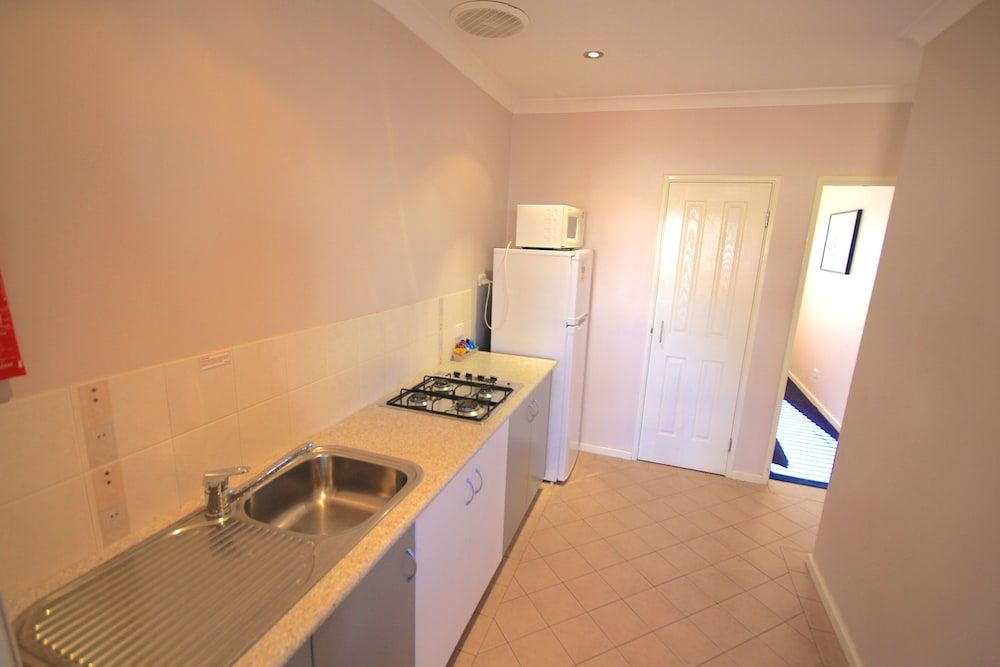 Bunbury Apartment Motel Apartment, 2 Bedrooms, Non Smoking, Kitchenette 10