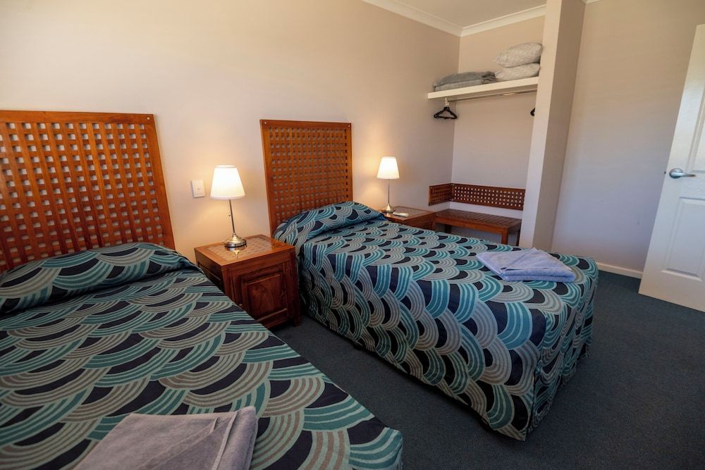 Bunbury Apartment Motel Apartment, 2 Bedrooms, Non Smoking, Kitchenette 3