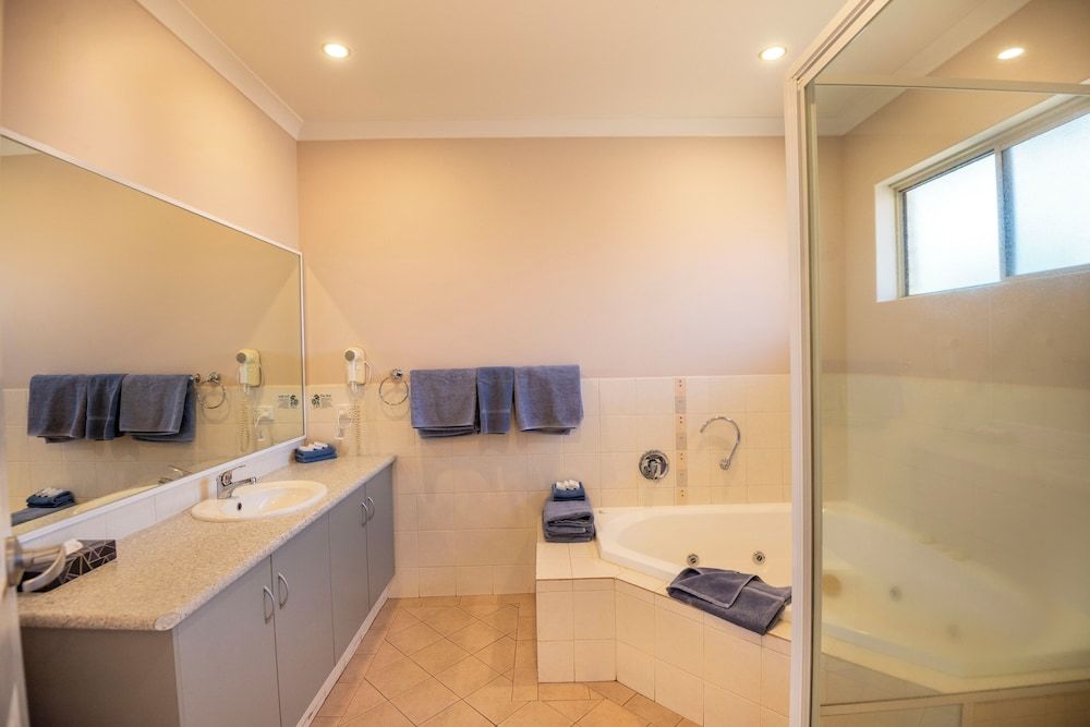 Bunbury Apartment Motel Apartment, 2 Bedrooms, Non Smoking, Kitchenette 12