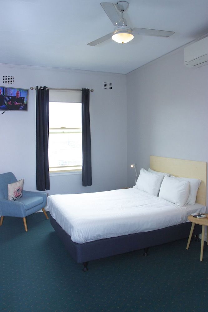 Grand Hotel Rockdale Double Room 2