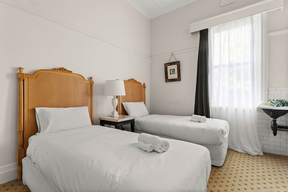 Standard Twin Room, 2 Twin Beds, Shared Bathroom