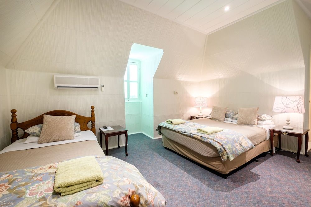 Peel Inn Nundle Family Room, Ensuite 2