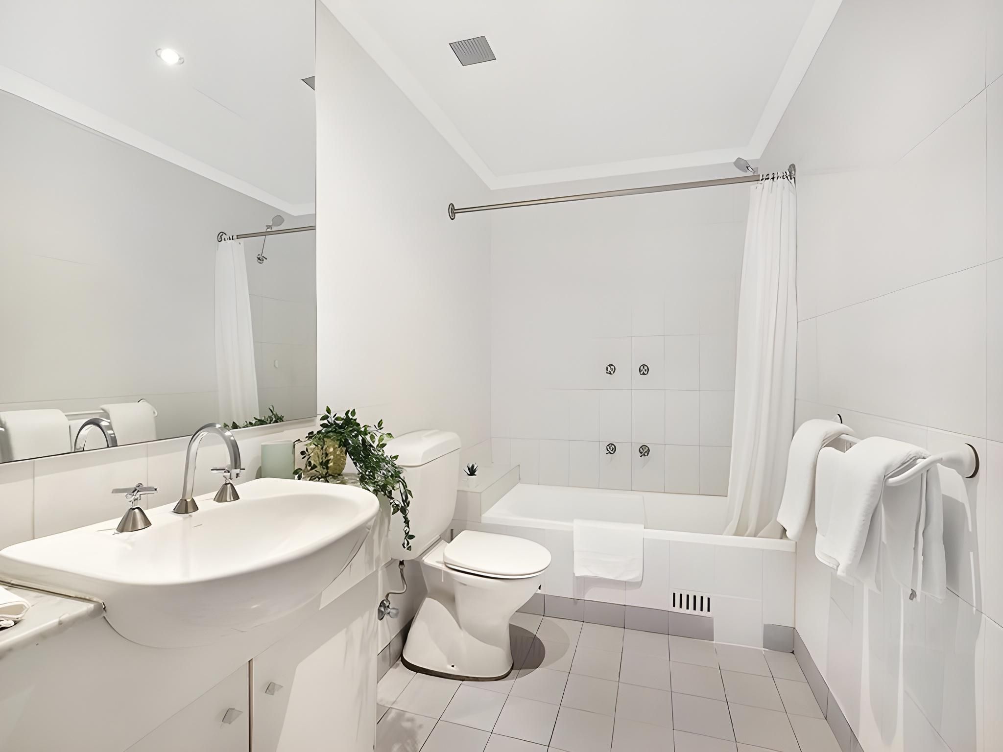 2-Bedroom Apartment with View and Balcony