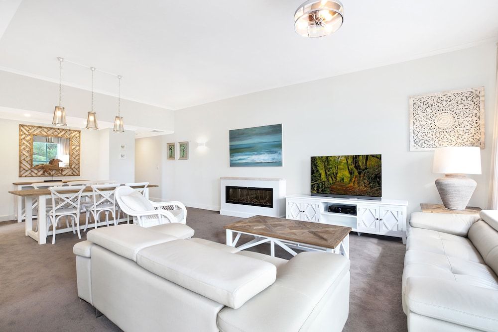 Three Bedroom Deluxe Apartment Beachfront