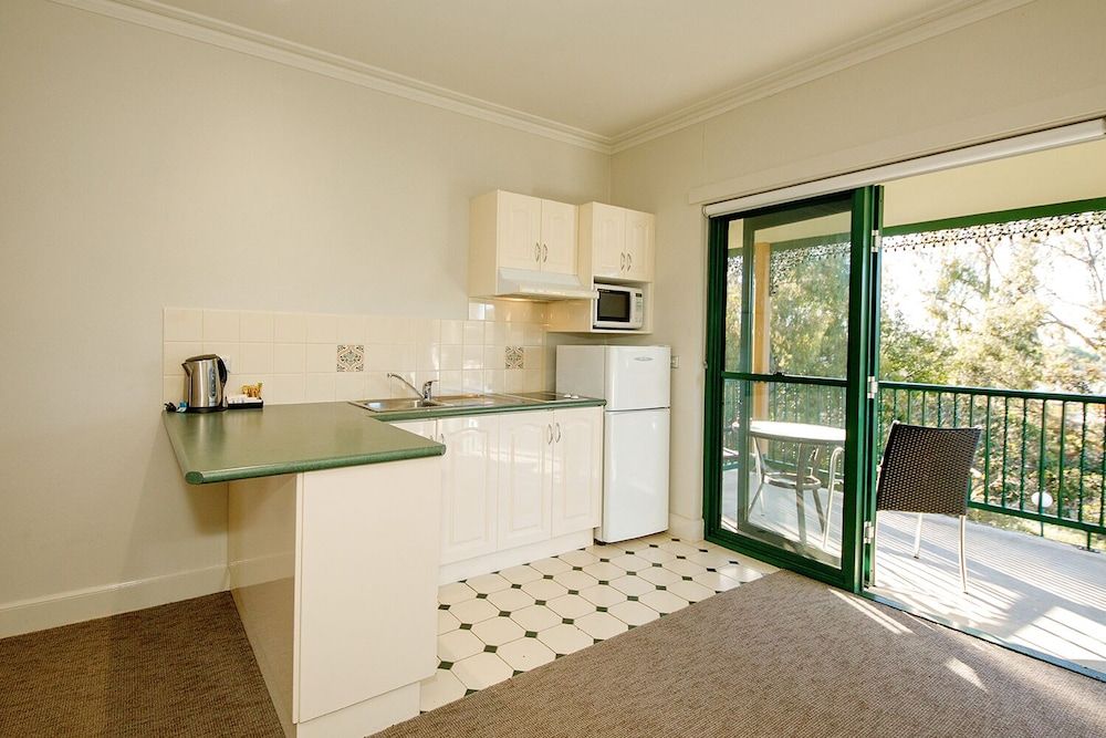 Yarrawonga Mulwala Golf Club Resort Waratah Suite 6