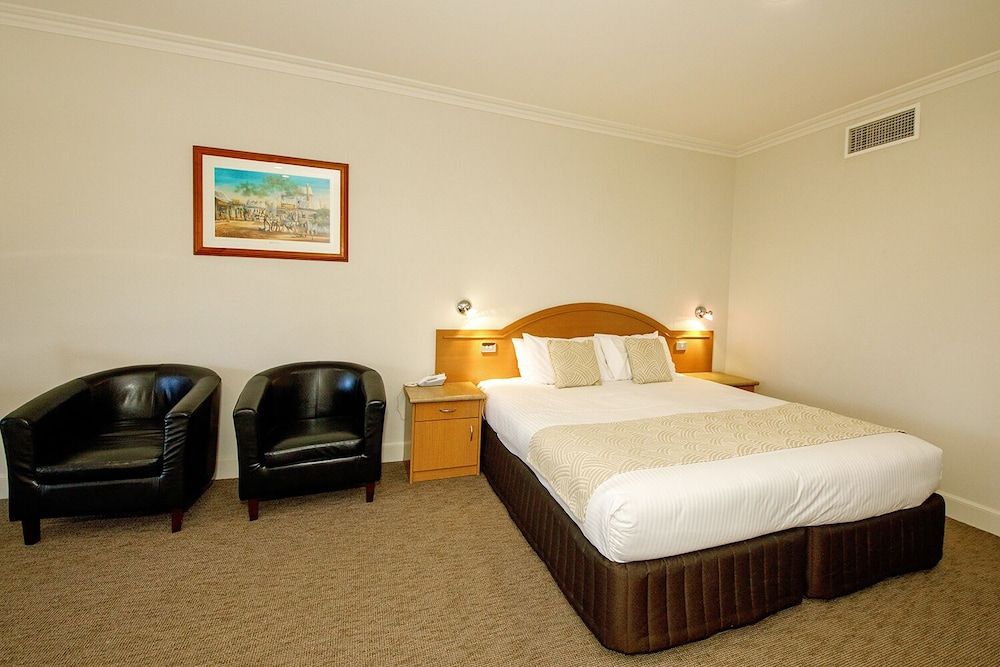Yarrawonga Mulwala Golf Club Resort Waratah Suite