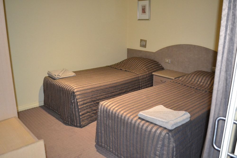 Yarrawonga Mulwala Golf Club Resort Grevillea Family Suite 2