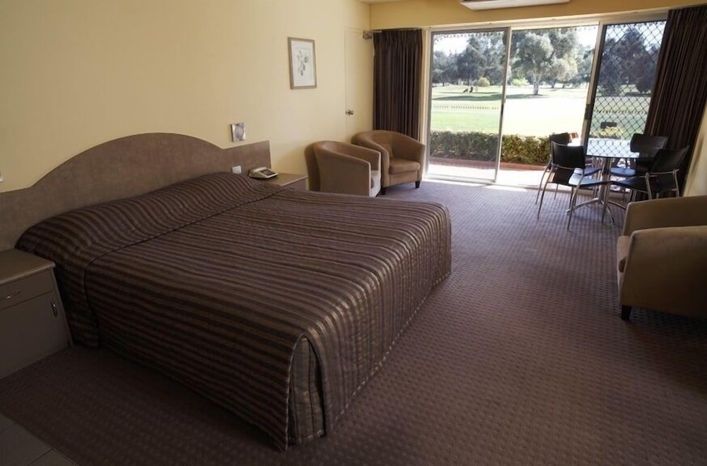 Yarrawonga Mulwala Golf Club Resort Grevillea Family Suite 4