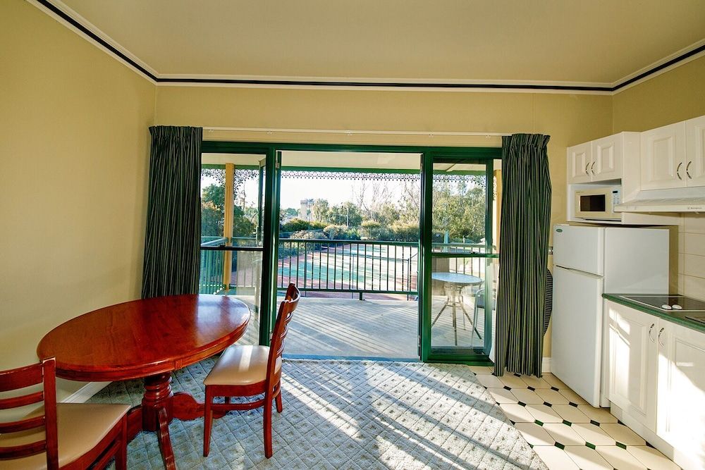 Wattle Suite
