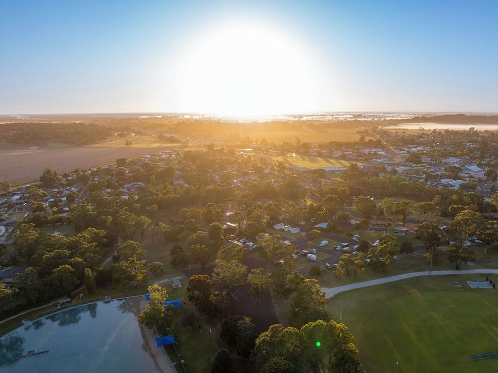 Echo Holiday Parks - Naracoorte Family Cabin - Sleeps 6 6