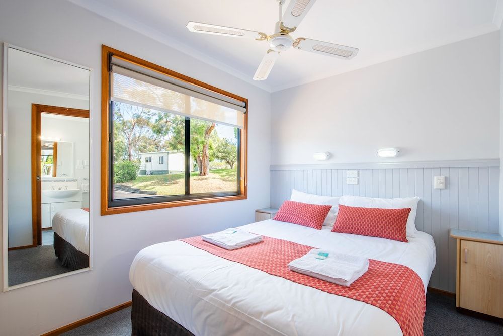 Echo Holiday Parks - Naracoorte Spa Cabin 6