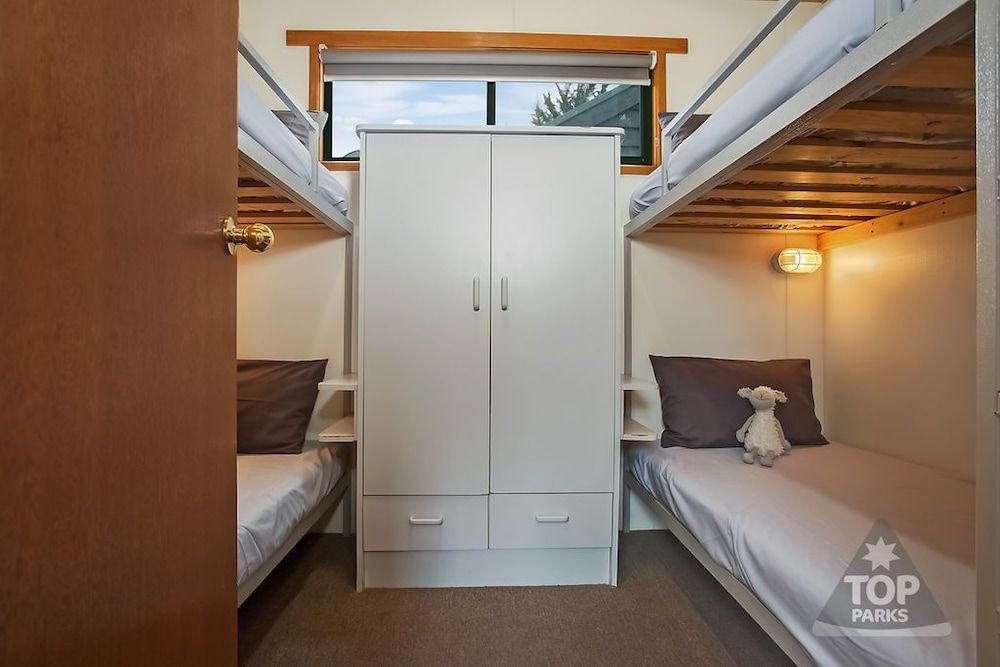 Port Fairy Holiday Park Family Cabin, 2 Bedrooms 2