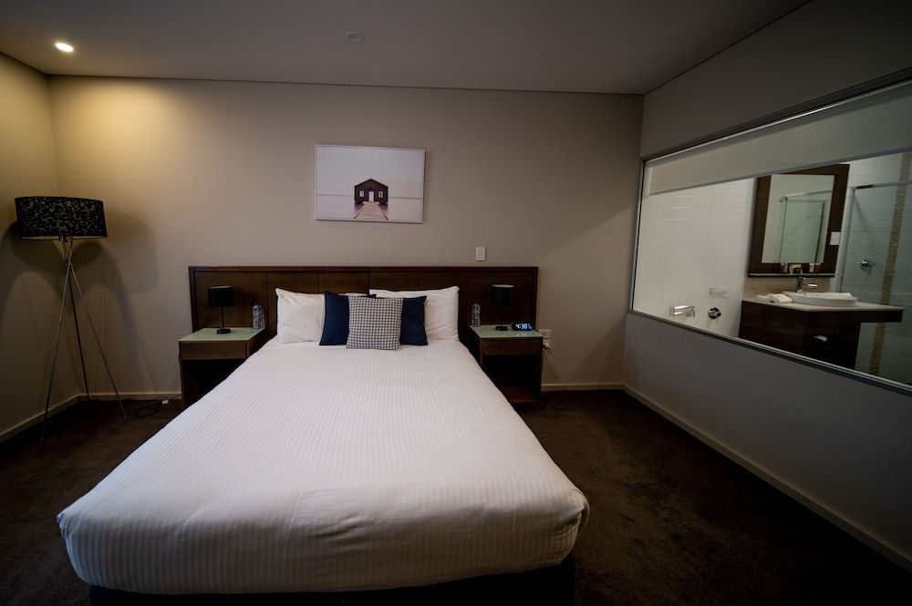 Sfera's Park Suites & Convention Centre Premier Spa Suite 5