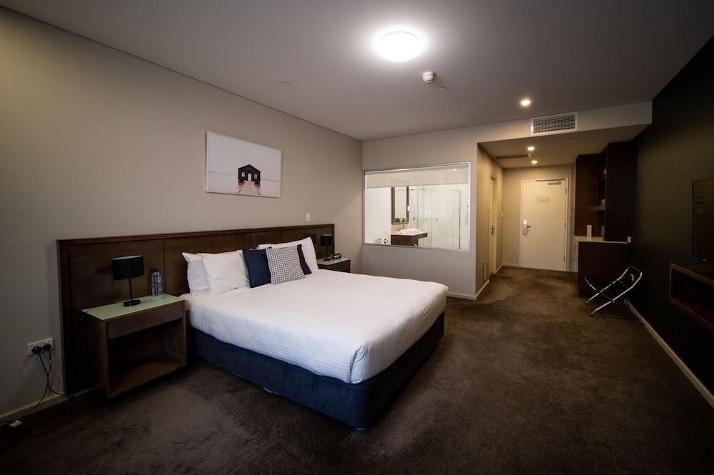 Sfera's Park Suites & Convention Centre Premier Spa Suite 4