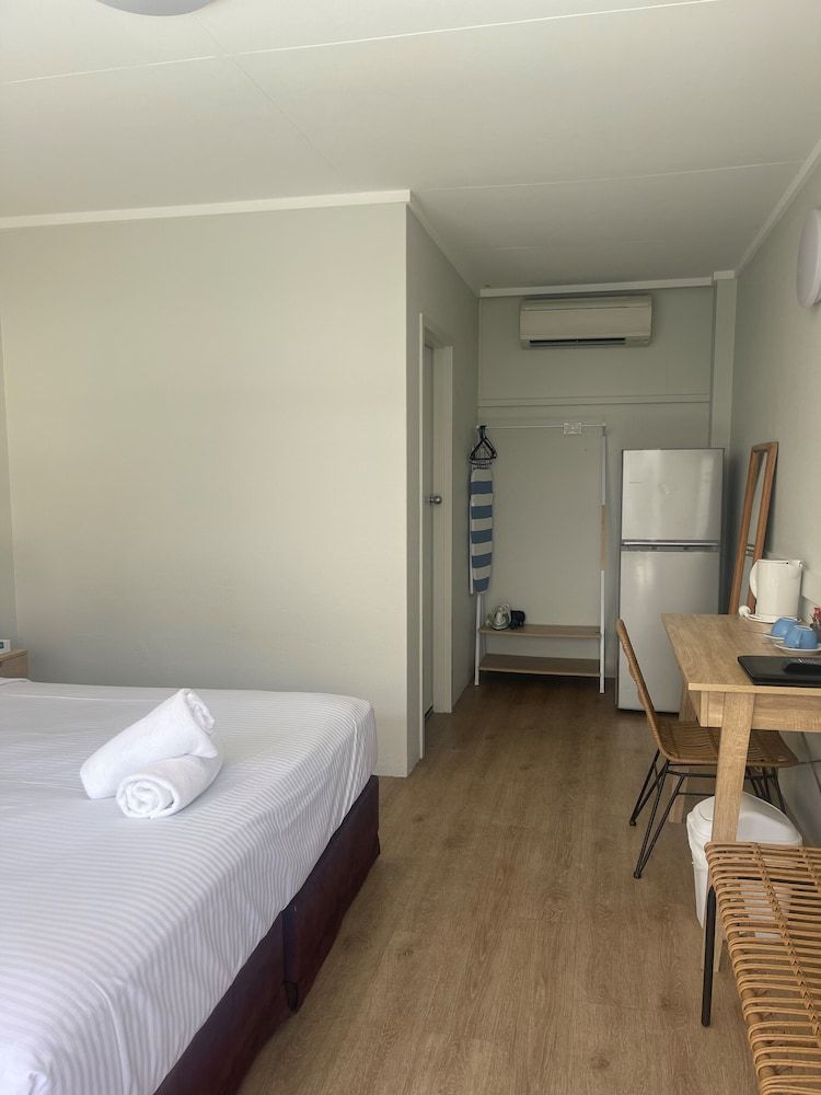 The Cavenagh Double Room, Pool View 5