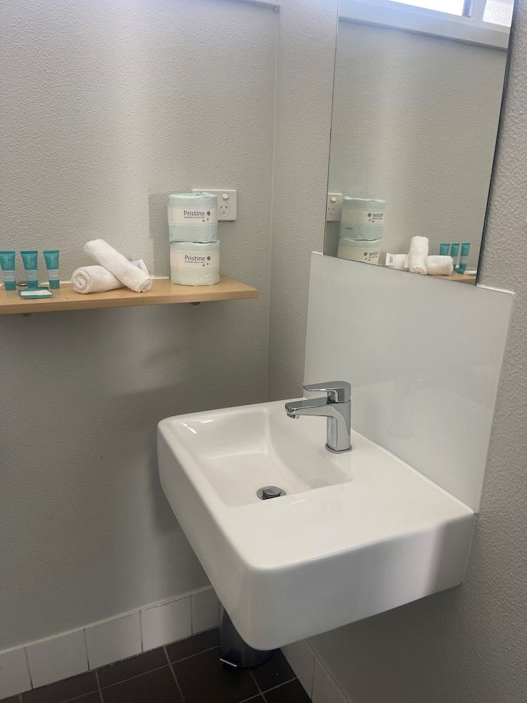 The Cavenagh Double Room, Pool View 6