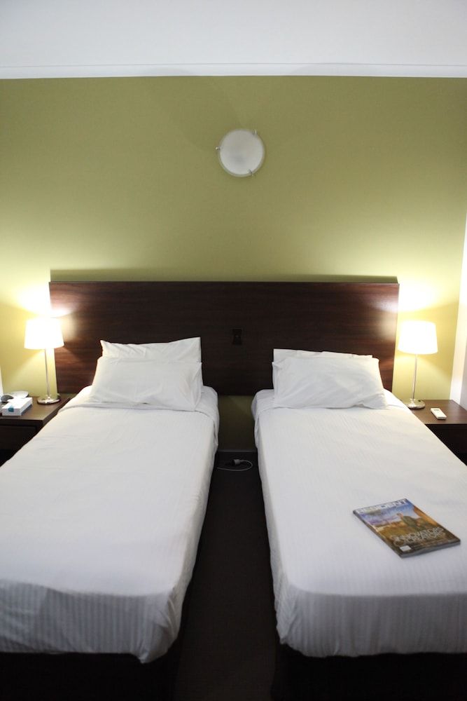 The Cavenagh Boutique Twin 5