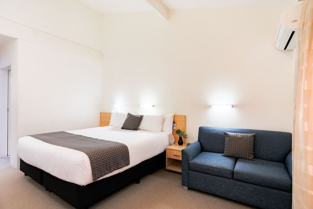 Parkhaven Superior King 3