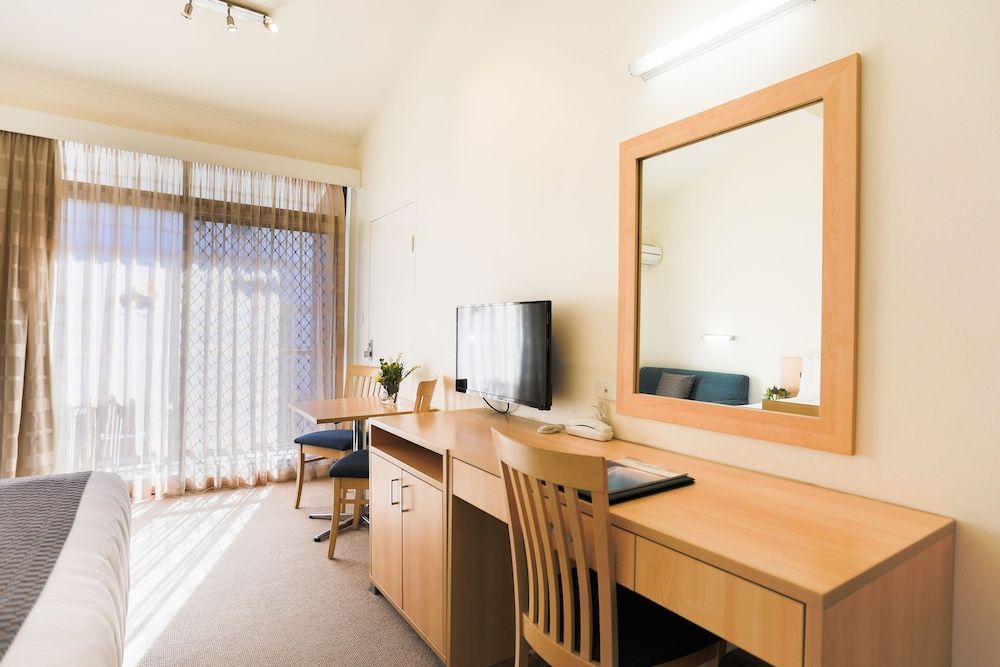 Parkhaven Deluxe King Balcony 11