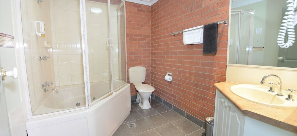 Bendigo Goldfields Motor Inn Family Room with Bath (2 Bedrooms) 2