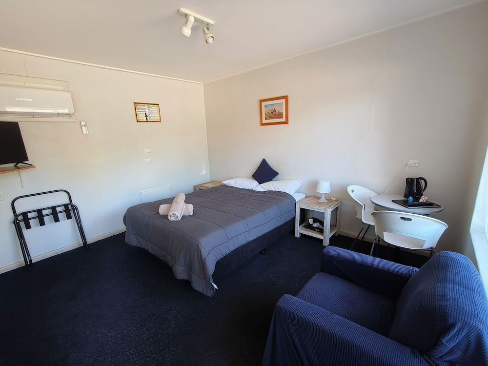 Red Chief Motel Economic Queen