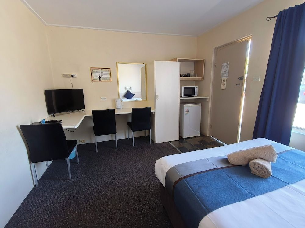 Red Chief Motel Twin 5