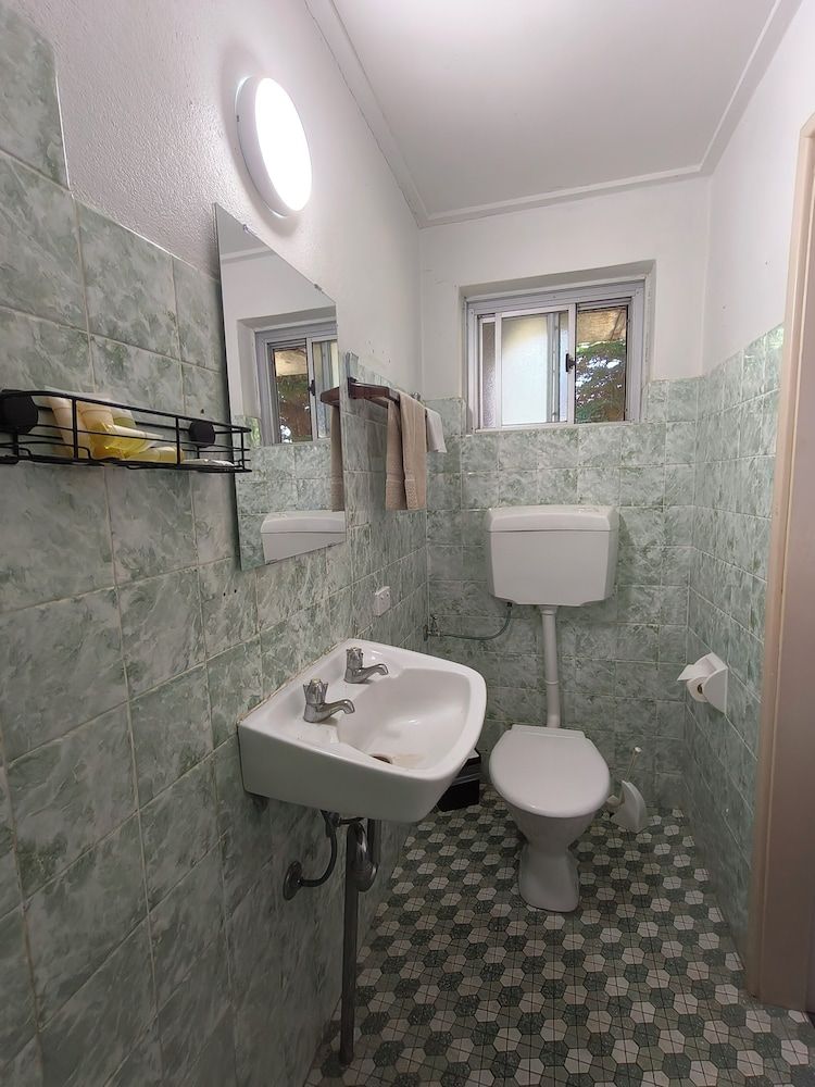 Red Chief Motel Economic Queen 4