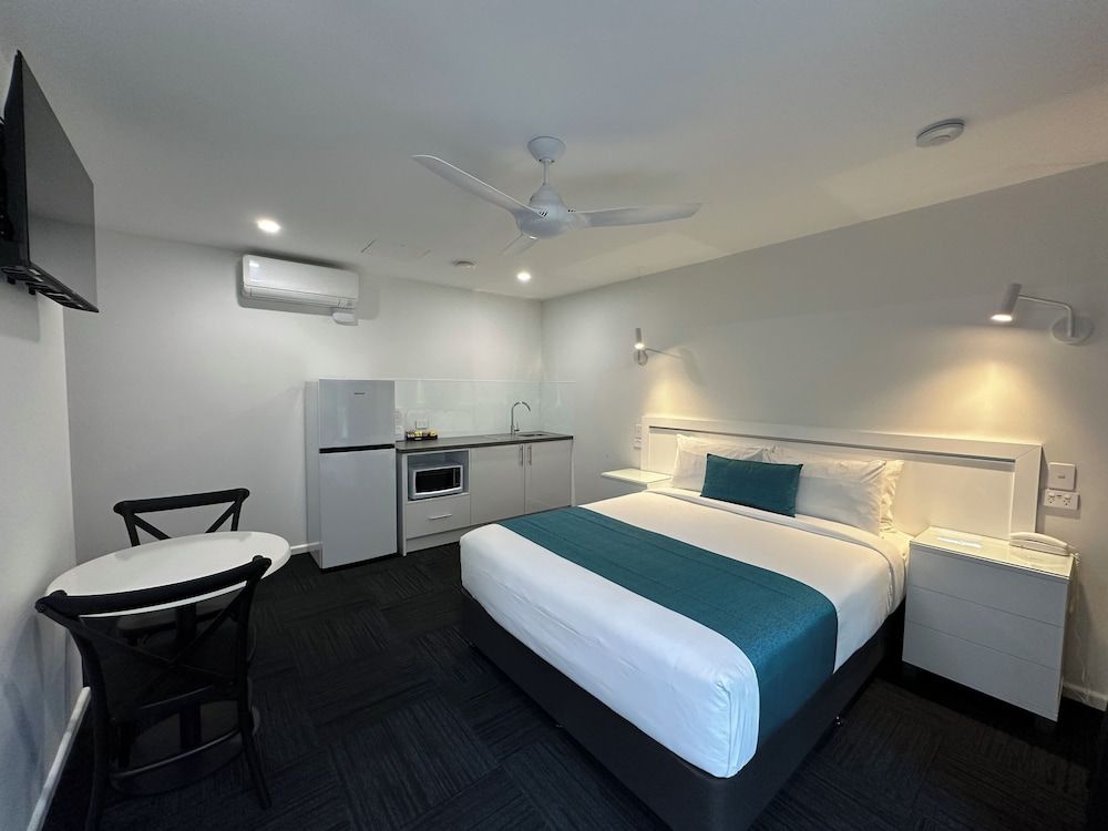 Executive Queen Room with Kitchenette
