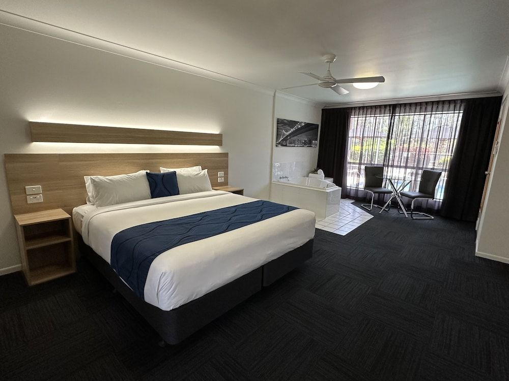 Executive Room, 1 King Bed, Jetted Tub (Executive King Suite)