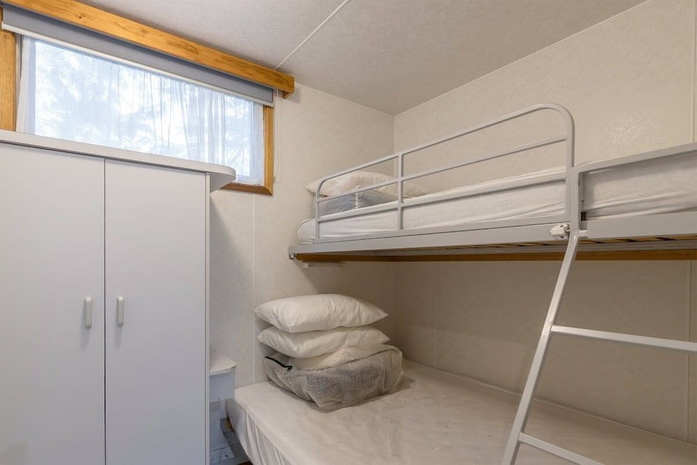 Daylesford Holiday Park Hyacinth Cottage 2