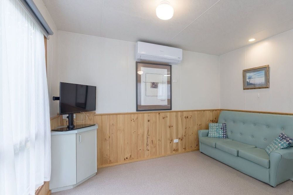 Daylesford Holiday Park Hyacinth Cottage 5