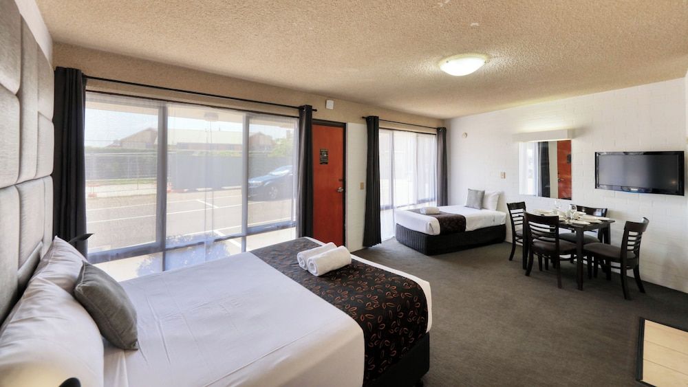 City Reach Motel Standard Family Room 4