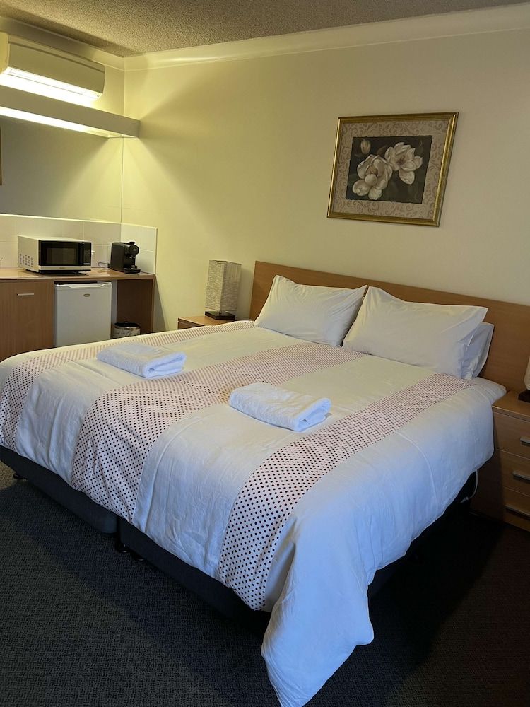 Best Western Governor Gipps Motor Inn Standard Room, 1 King Bed, Non Smoking, Microwave