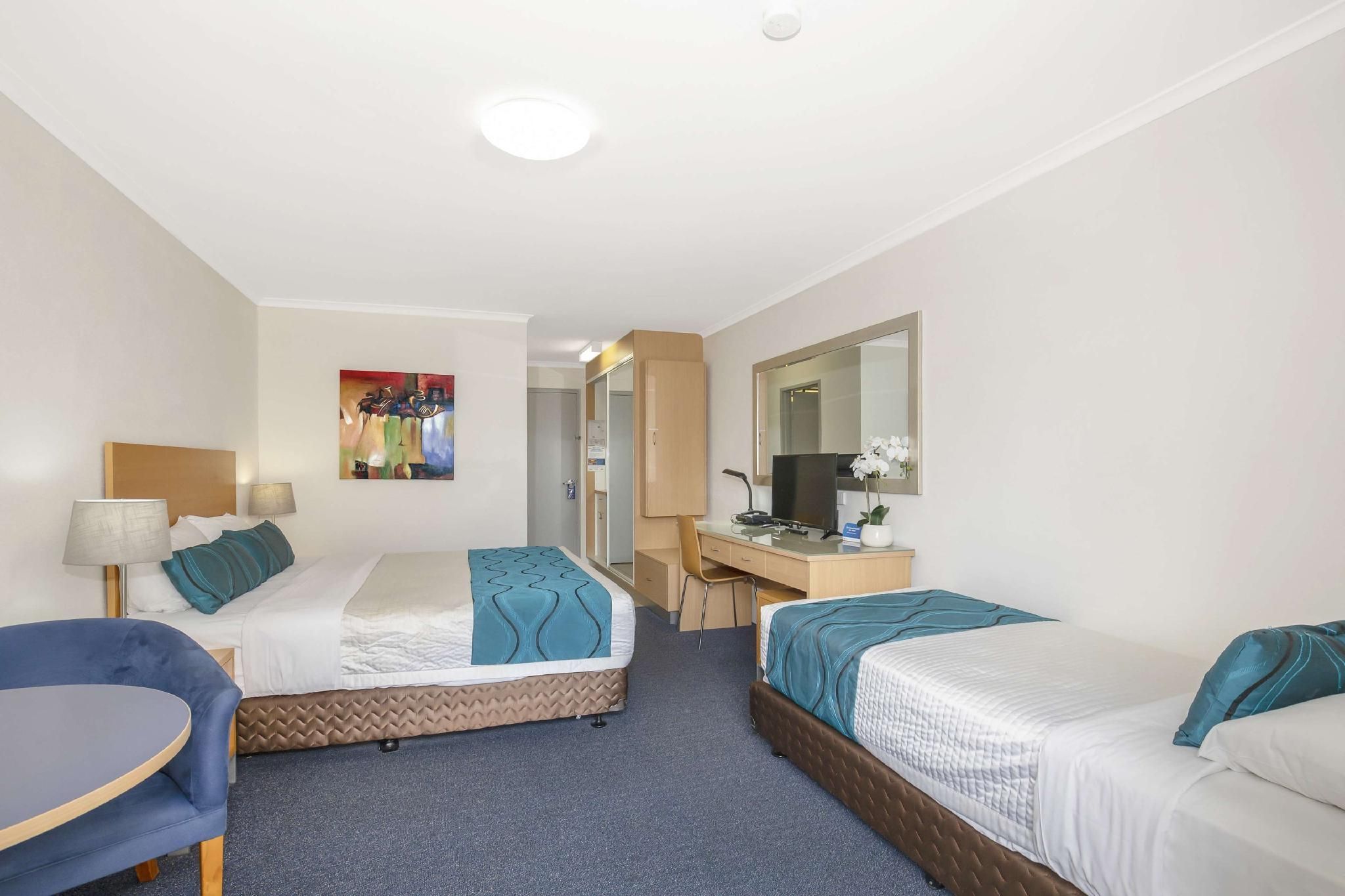 Suite - 1 King 1 Single, Nonsmoking, Deluxe