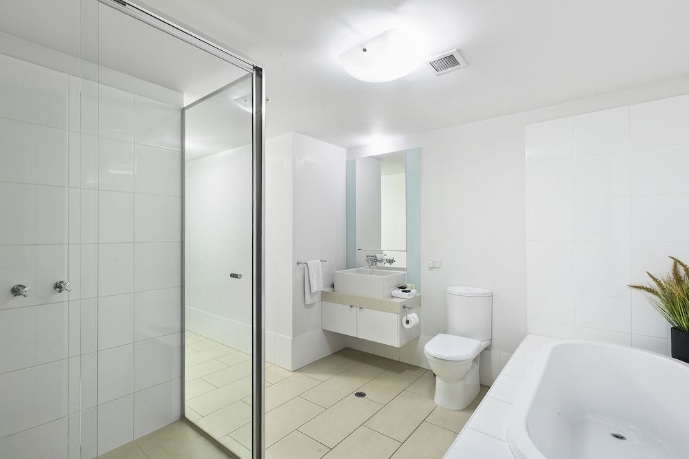 Melbourne Holiday Apartments Flinders Wharf 3 Bedroom 2 Bath Deluxe Apartment 10