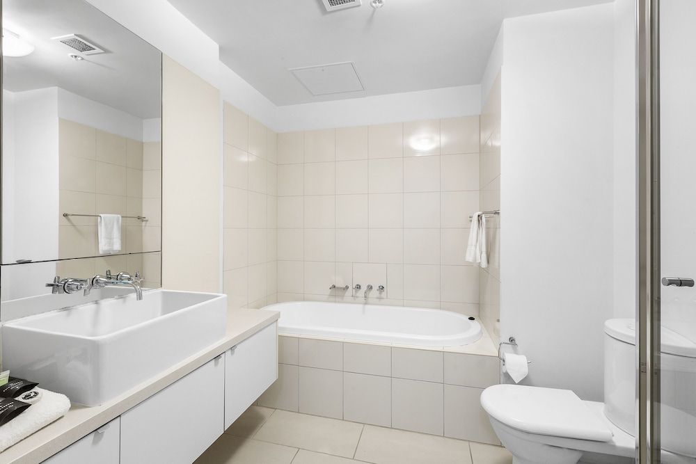 Melbourne Holiday Apartments Flinders Wharf 3 Bedroom 2 Bath Deluxe Apartment 13