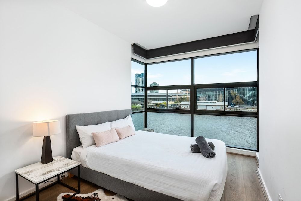 Melbourne Holiday Apartments Flinders Wharf 3 Bedroom 2 Bath Deluxe Apartment 7