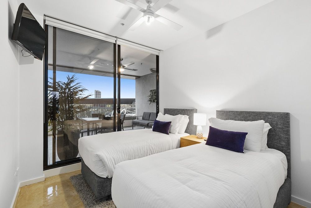 Melbourne Holiday Apartments Flinders Wharf 3 Bedroom 2 Bath Deluxe Apartment 3