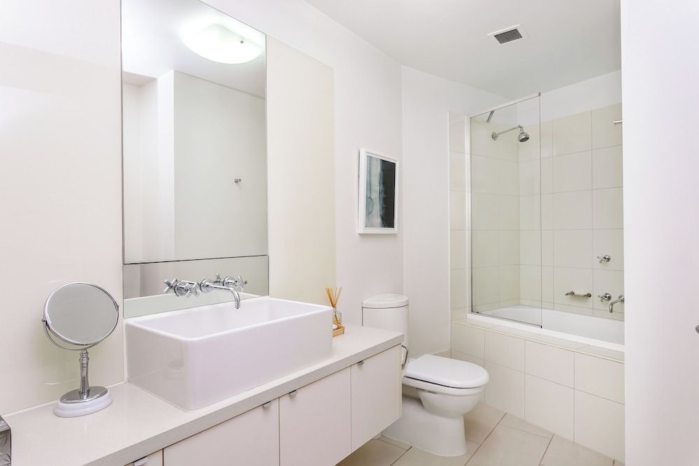 Melbourne Holiday Apartments Flinders Wharf 2 Bedroom 2 Bath Deluxe Apartment 5