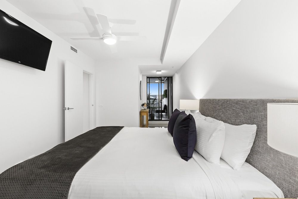 Melbourne Holiday Apartments Flinders Wharf 3 Bedroom 2 Bath Deluxe Apartment 4