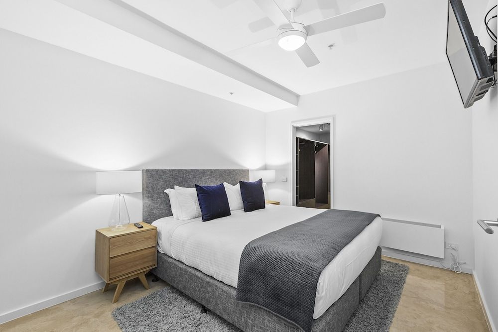 Melbourne Holiday Apartments Flinders Wharf 3 Bedroom 2 Bath Deluxe Apartment 2