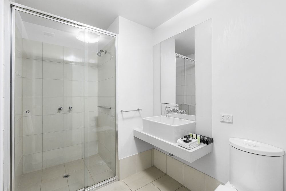 Melbourne Holiday Apartments Flinders Wharf 3 Bedroom 2 Bath Deluxe Apartment 12