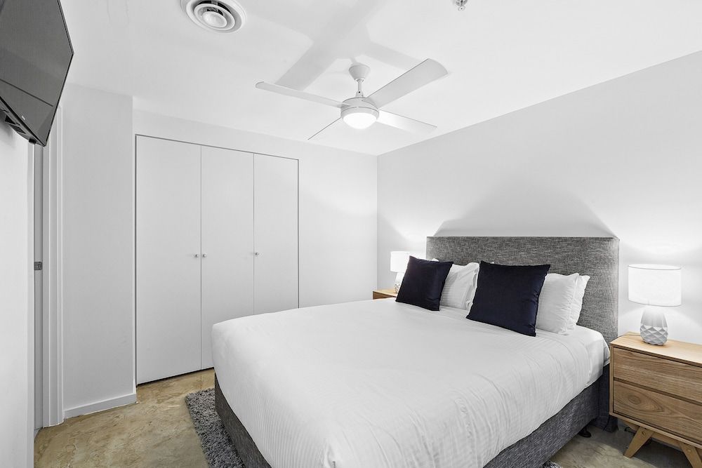 Melbourne Holiday Apartments Flinders Wharf 3 Bedroom 2 Bath Deluxe Apartment