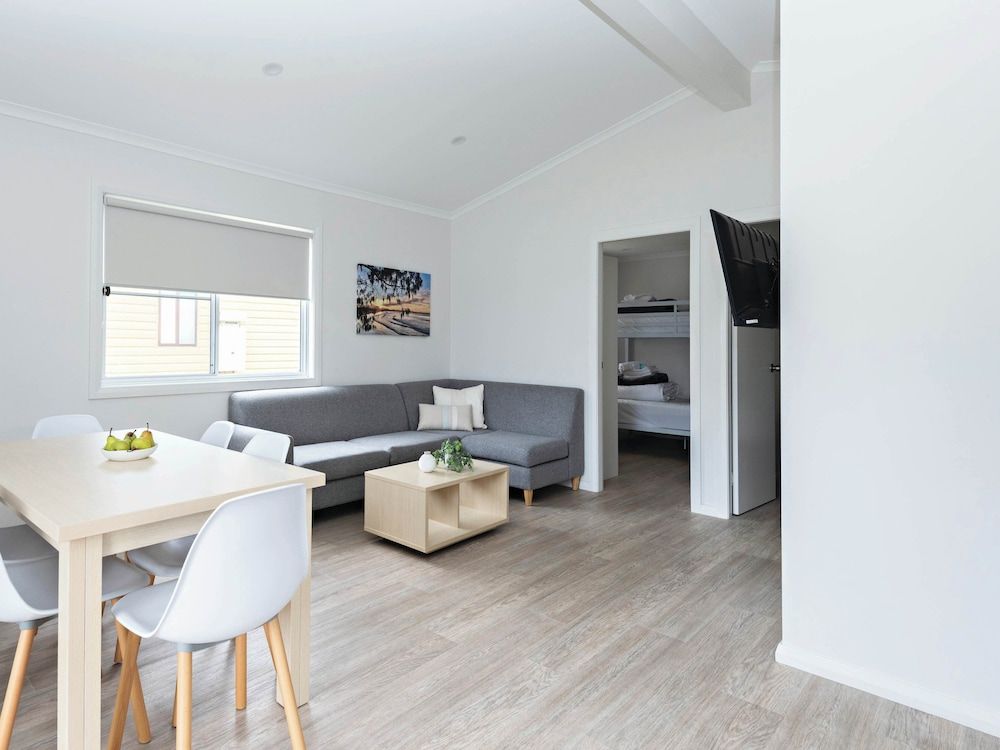 Barlings Beach Holiday Park Ocean Breeze Villa 6