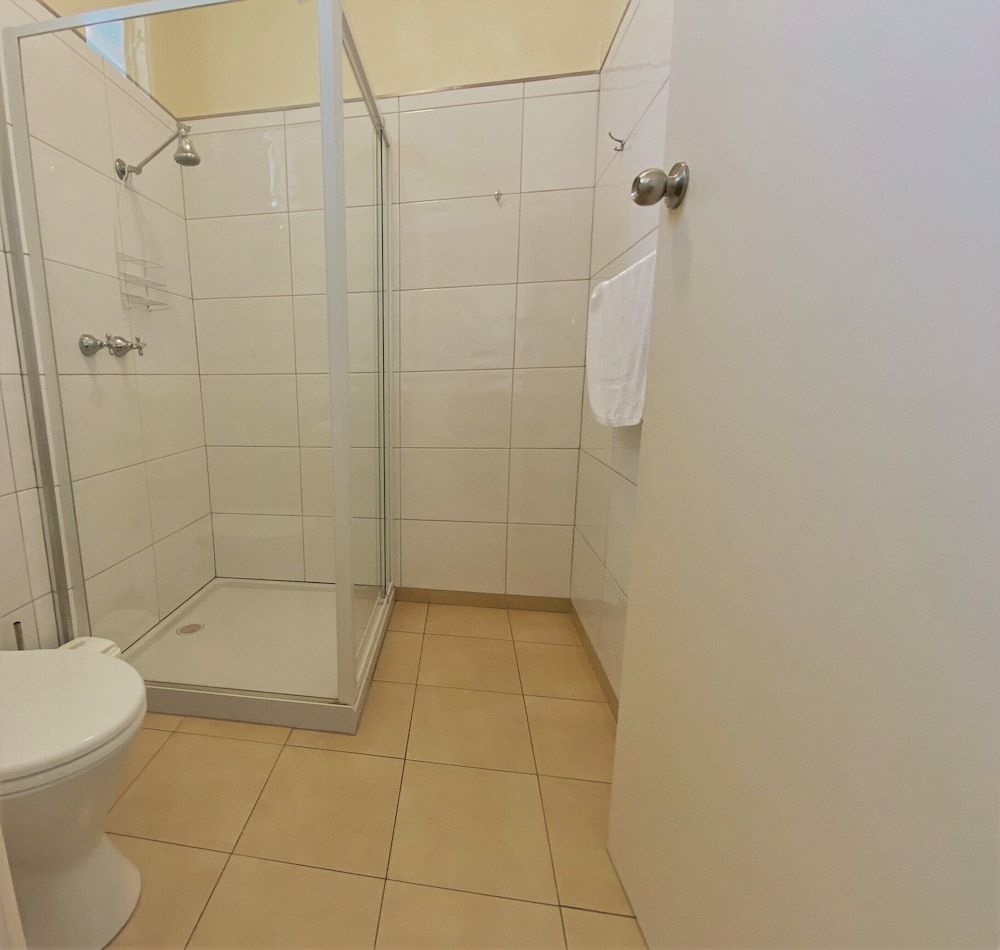 Terang Motor Inn Family Room 3