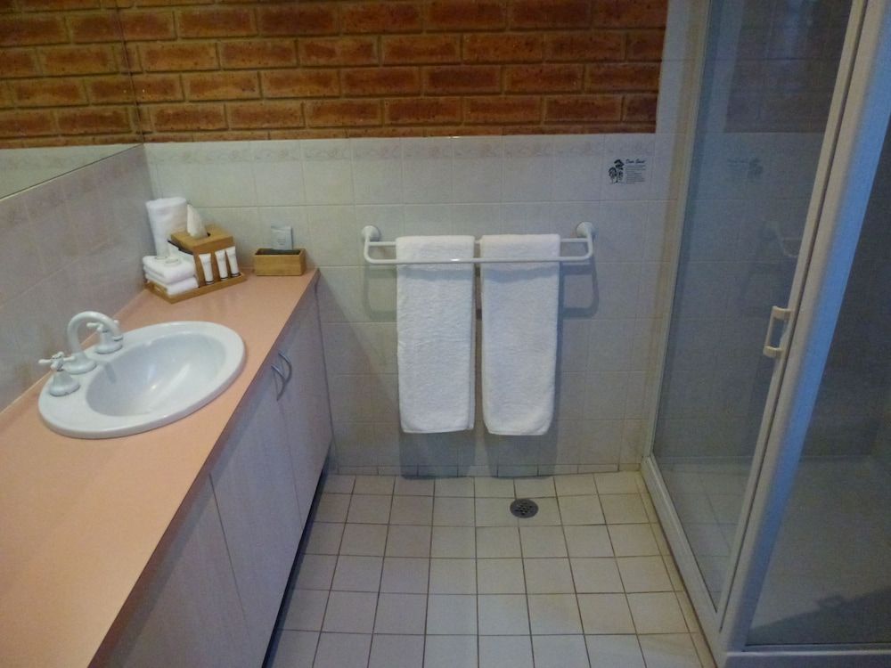 Colonial Motor Inn Bairnsdale King Room 9