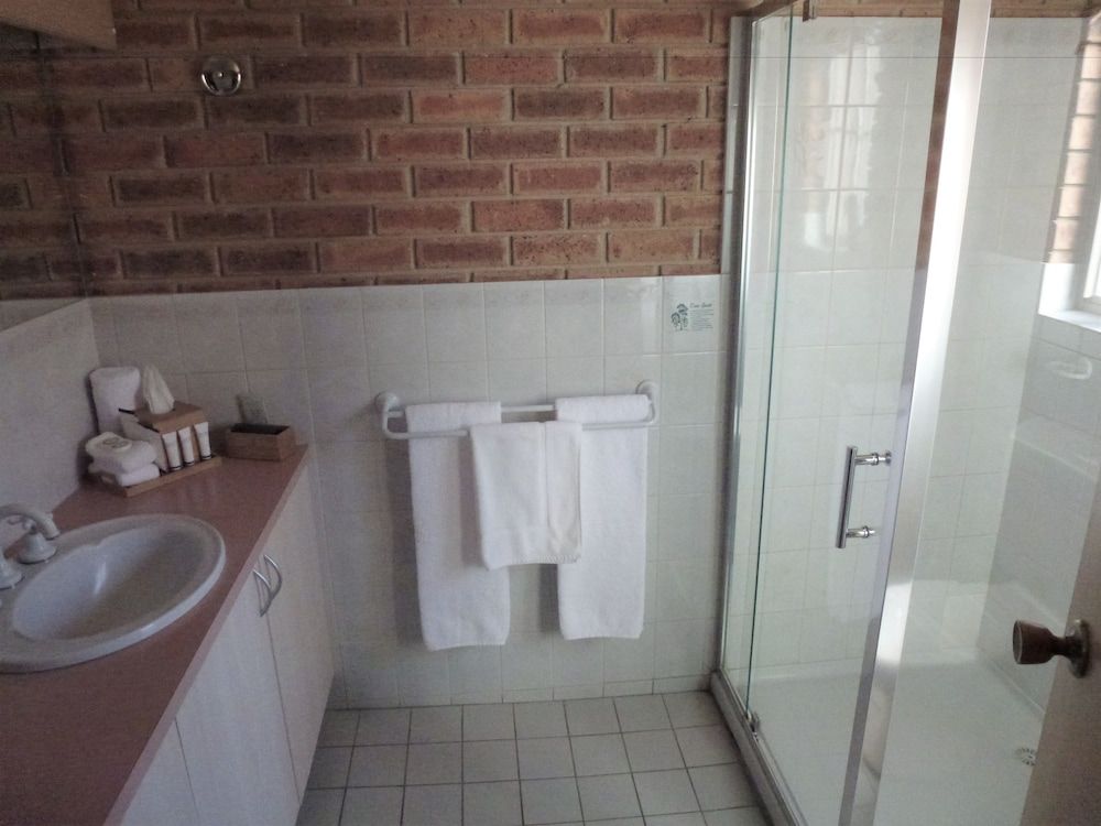 Colonial Motor Inn Bairnsdale Queen Room 9